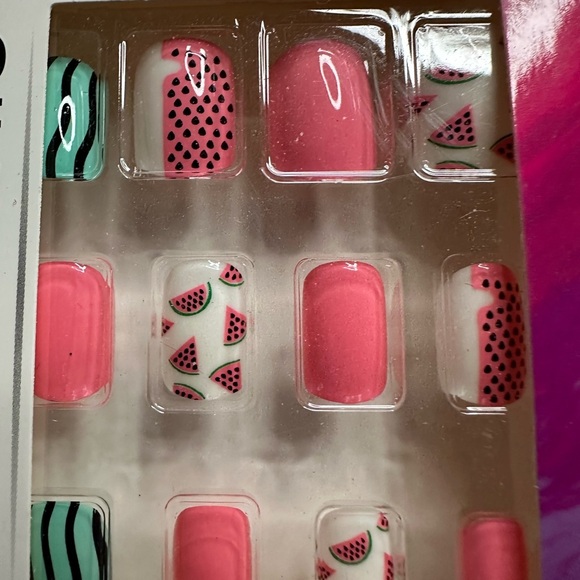 🩷5/$10 Pink Fashion Nails - Picture 3 of 5